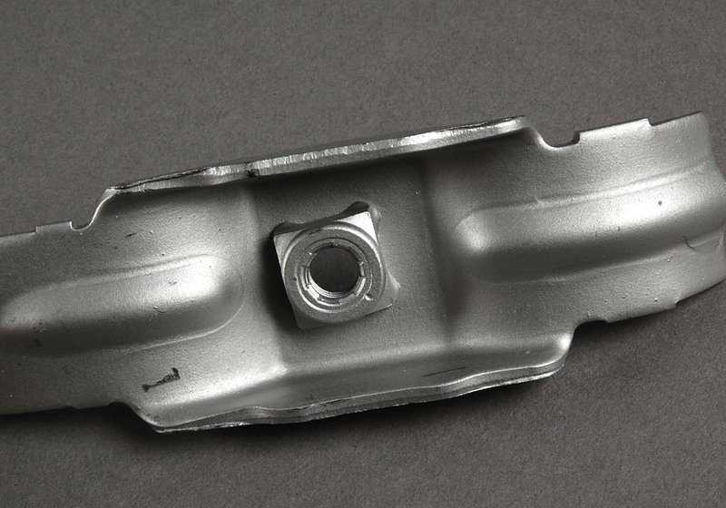 Soporte de sistema de escape OEM 18301436331 para BMW E46. Original BMW.