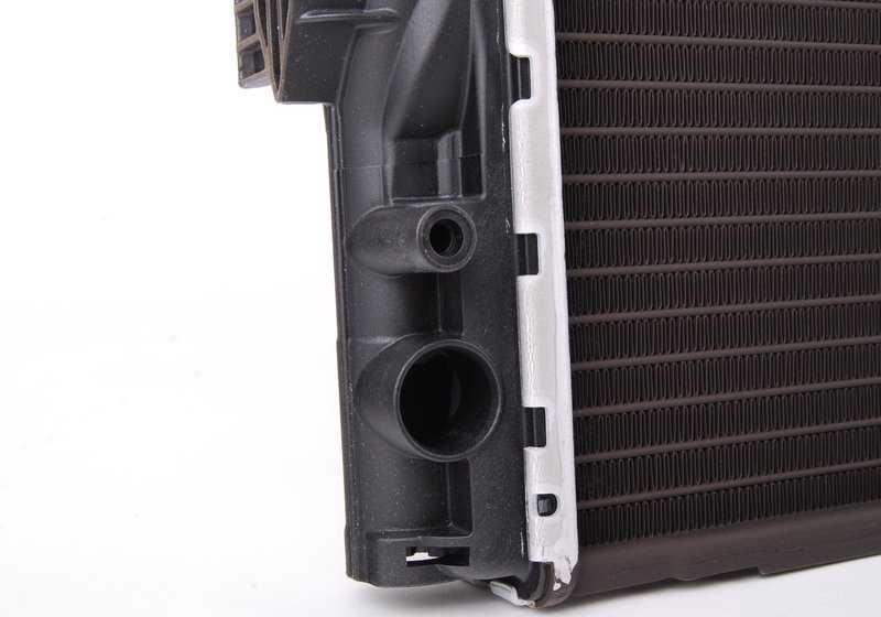 Radiador de Refrigerante para BMW E82, E88, E90, E92, E93 (OEM 17117537292). Original BMW