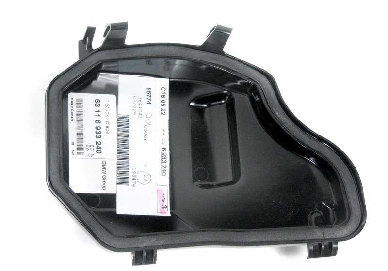 Tapa de protección para faro derecho OEM 63116933240 para BMW E60, E61. Original BMW.