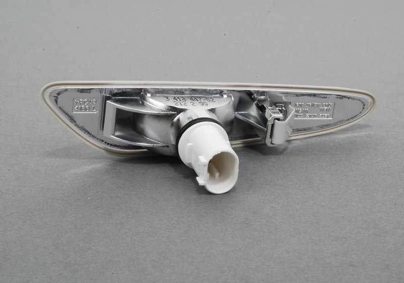 Luz intermitente adicional blanca izquierda para BMW E83, E83N (OEM 63133418447). Original BMW.