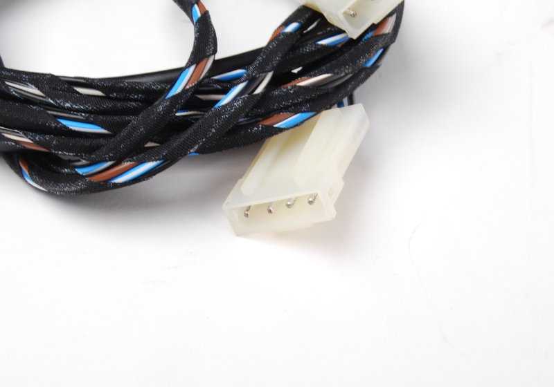 Juego de cables conexión espejo adicional para BMW Serie 5 E28 (OEM 61121373139). Original BMW.