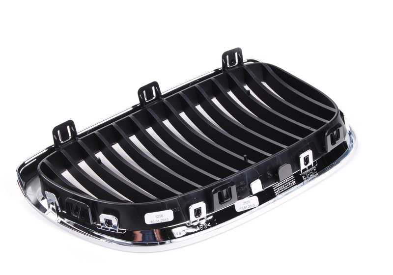 Rejilla cromada izquierda OEM 51137157275 para BMW E90, E92, E93. Original BMW.