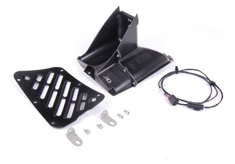 Juego de conductos de aire para BMW E82, E88 (OEM 51742157684). Original BMW.