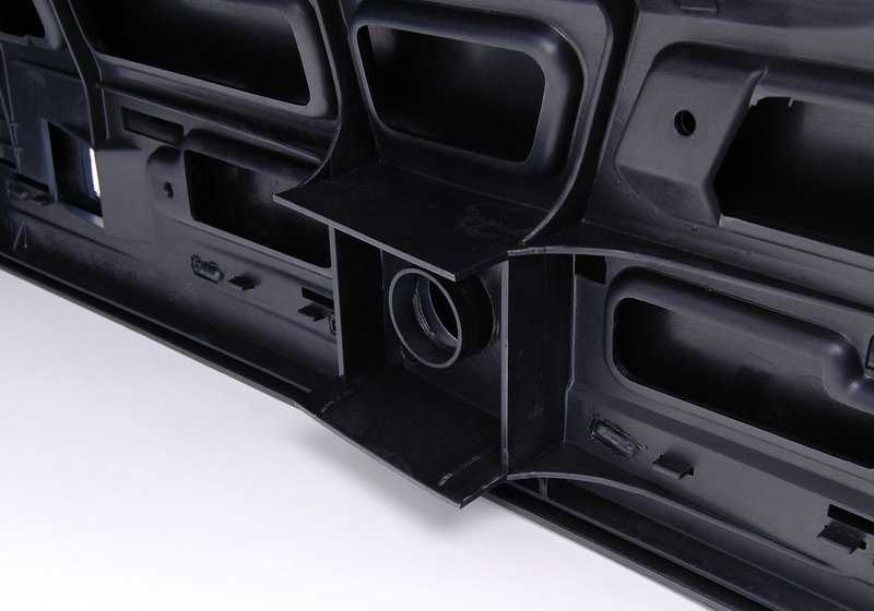 Revestimiento parachoques trasero para BMW Serie E34 (OEM 51121946257). Original BMW.