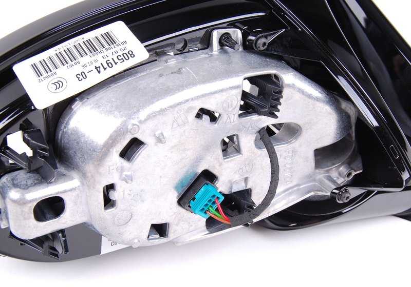 Espejo exterior sin vidrio calefactado derecho para BMW E81, E82, E88 (OEM 51168051914). Original BMW.