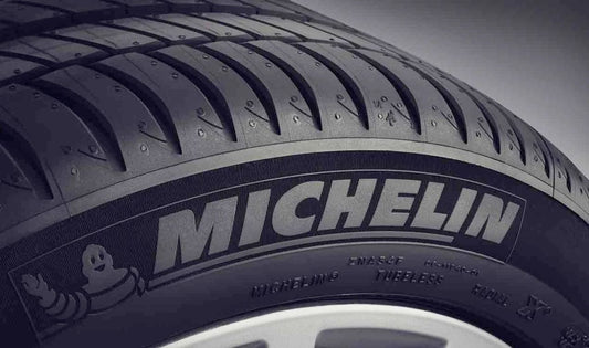 Tire d'été Michelin E-First XL X * MO OEM 85455A8D623 pour Mercedes-Benz G60, G61. Michelin d'origine.