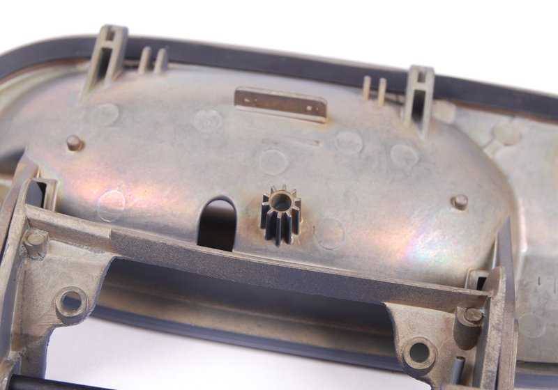 Manilla de puerta iluminada exterior izquierda para BMW E38 (OEM 51218240407). Original BMW.