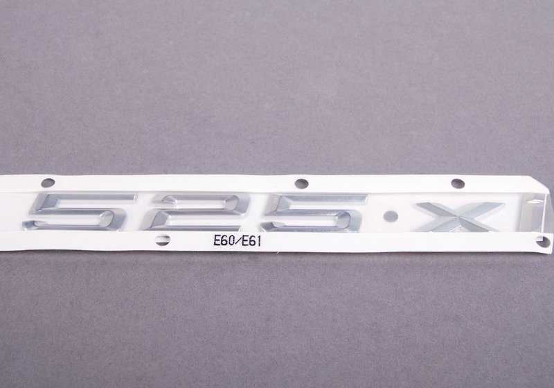 Emblema para BMW E60, E60N, E61, E61N (OEM 51147066926). Original BMW.