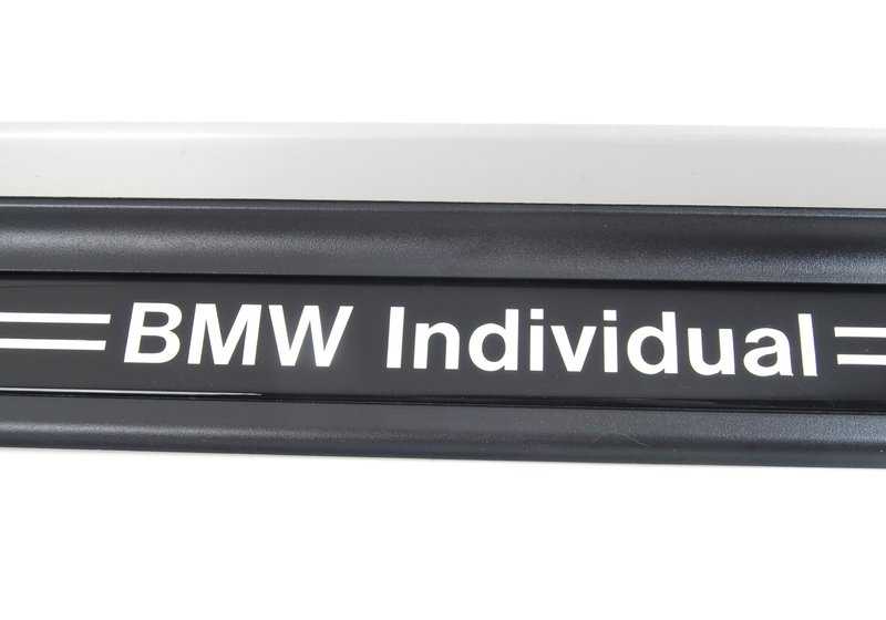 Cubierta de Entrada Izquierda para BMW Serie 3 E46 (OEM 51477893601). Original BMW