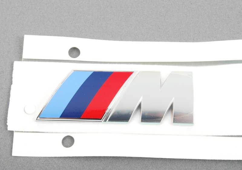 Emblema OEM 51147898226 para BMW E82. Original BMW.