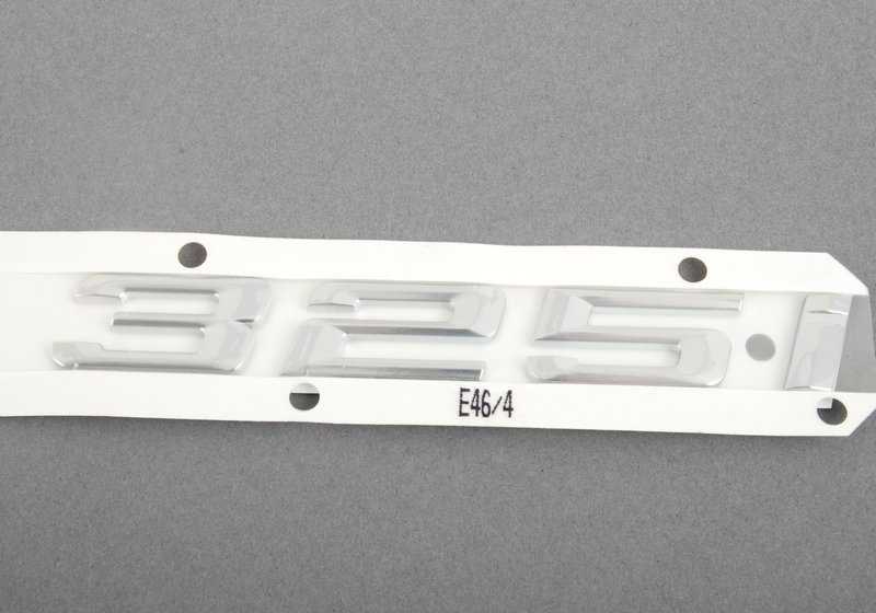 Emblema trasero adhesivo OEM 51147025251 para BMW E46. Original BMW.