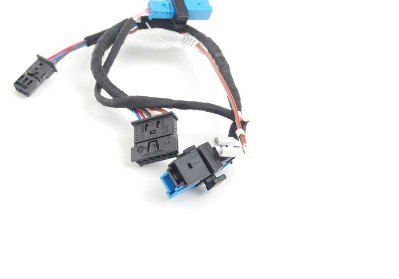 Cable de conexión del volante para BMW F07, F10, F11, F06, F12, F13, F01N, F02N (OEM 32307848332). Original BMW