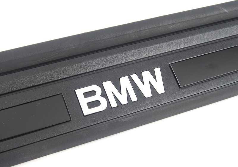 Entrada direita de capa para BMW Series 1 E81, E82 (OEM 51477174560). BMW original