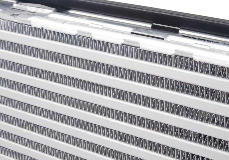 Intercooler para BMW Serie 1 F20, F21, Serie 2 F22, F23, F87, Serie 3 F30, F31, F34, Serie 4 F32, F33 (OEM 17517600531). Original BMW