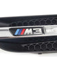 Rejilla decorativa pared lateral con emblema izquierdo para BMW Serie 3 E90, E90N (OEM 51138046447). Original BMW.