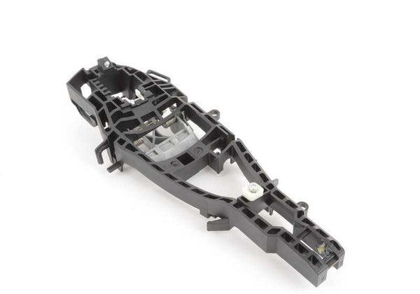 Soporte manija puerta exterior delantera izquierda para BMW Serie 1 F20, F20N, F21, F21N, Serie 2 F22, F22N, F23, F23N, F87, F87N, Serie 3 F30, F30N, F31, F31N, F34, F80, F80N, Serie 4 F32, F32N, F33, F33N, F82, F82N (OEM 51217242567). Original BMW