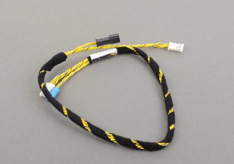 Connection cable for BMW E90, E90N, E91, E91N (OEM 65137840987). Original BMW