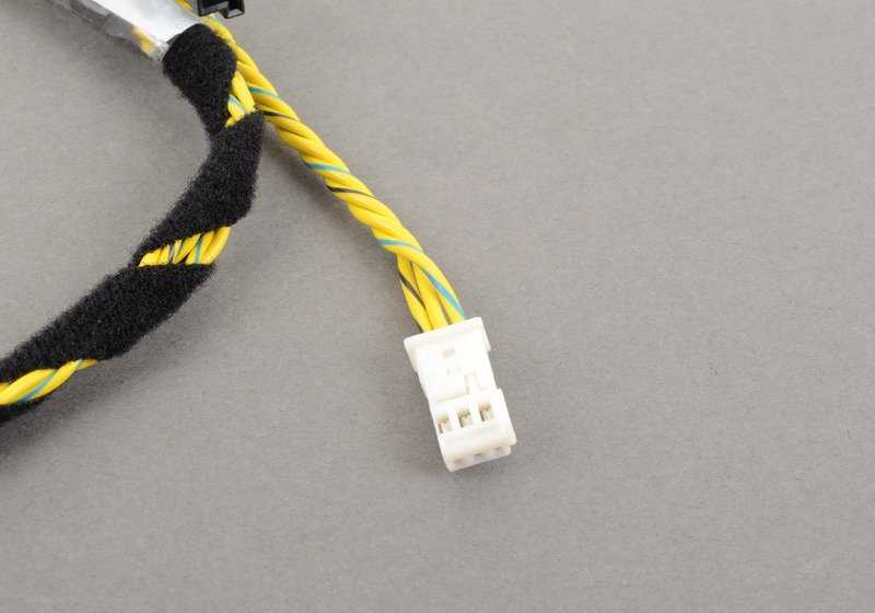 Connection cable for BMW E90, E90N, E91, E91N (OEM 65137840987). Original BMW