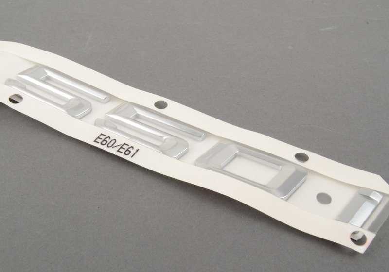 Emblema para BMW Serie 5 E60, E60N, E61, E61N (OEM 51147164137). Original BMW.