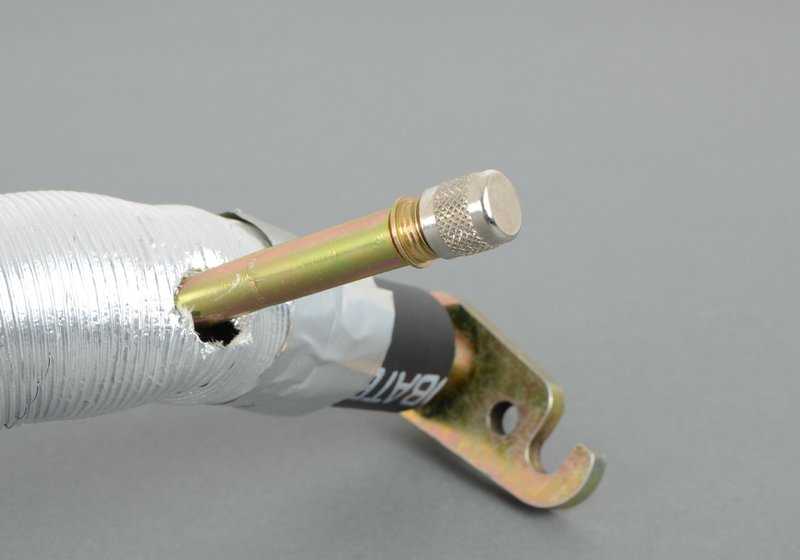 Evaporator-compressor suction pipe for BMW 7 Series E32 (OEM 64531382771). Original BMW.