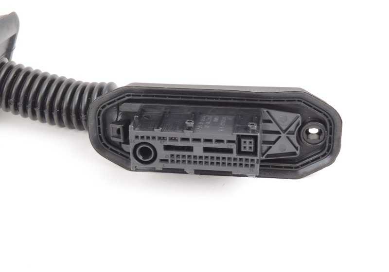 Cableado de puerta delantera lado conductor OEM 61129282069 para BMW F10, F11. Original BMW.