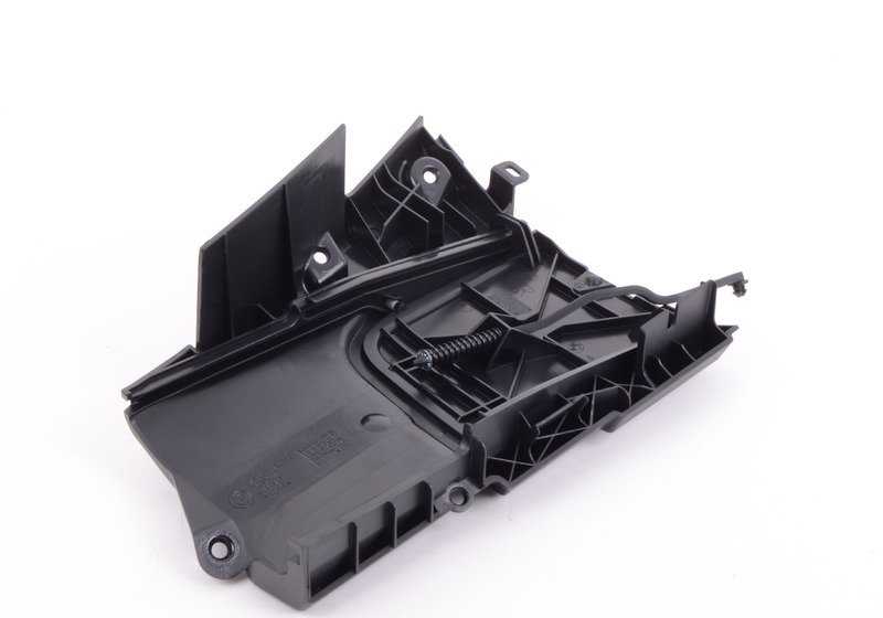 Cubierta del paso de rueda delantero derecho para BMW Serie 1 E88 (OEM 51717166244). Original BMW.