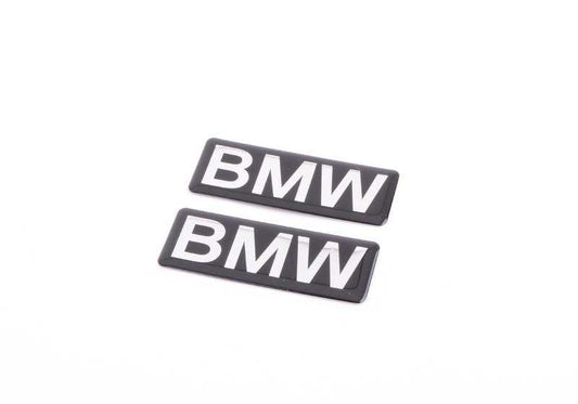 Emblema posteriore originale BMW (Schriftzug) OEM 82730300932 per modelli BMW: E81, E82, E87, F20, F21, F22, F45, F46, F87, E30, E36, E46, E90, E91, E92, F30, F31, F34, F34, F34 F32, F36, F82, E34, E39, E60, E61, F07, F10, F11, F90, G30, G31, G32, G32,