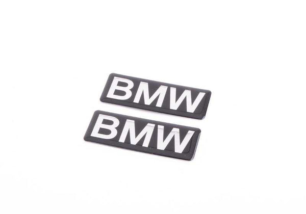 Emblema trasero original BMW (Schriftzug) OEM 82730300932 para modelos BMW: E81, E82, E87, F20, F21, F22, F45, F46, F87, E30, E36, E46, E90, E91, E92, F30, F31, F34, F80, G20, G21, F32, F36, F82, E34, E39, E60, E61, F07, F10, F11, F90, G30, G31, G32,