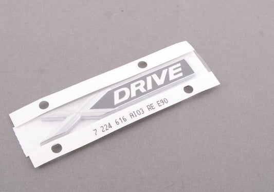 Emblema lateral derecho OEM 51147224616 para BMW E90, E91, F07, F10, F11, F12, F13. Original BMW.