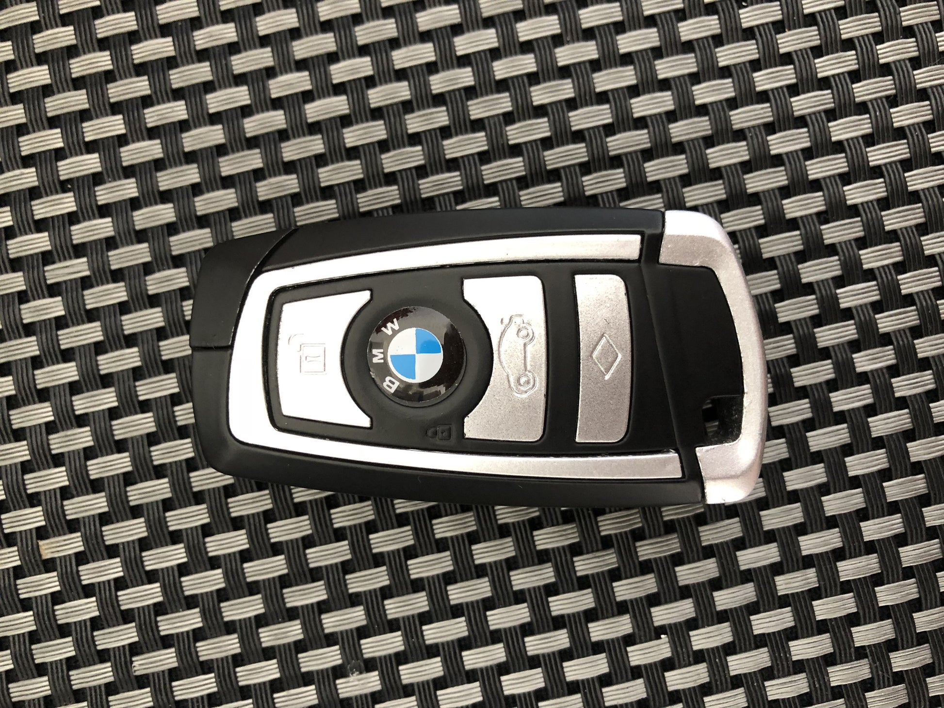 Mechero Recargable Antiviento Con Emblema De Bmw. Diseño Similar A La Llave Un