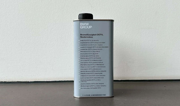 Líquido de frenos DOT4 de baja viscosidad para BMW Serie 5 E12, E28, Serie 6 E24 (OEM 83135A82511). Original BMW.