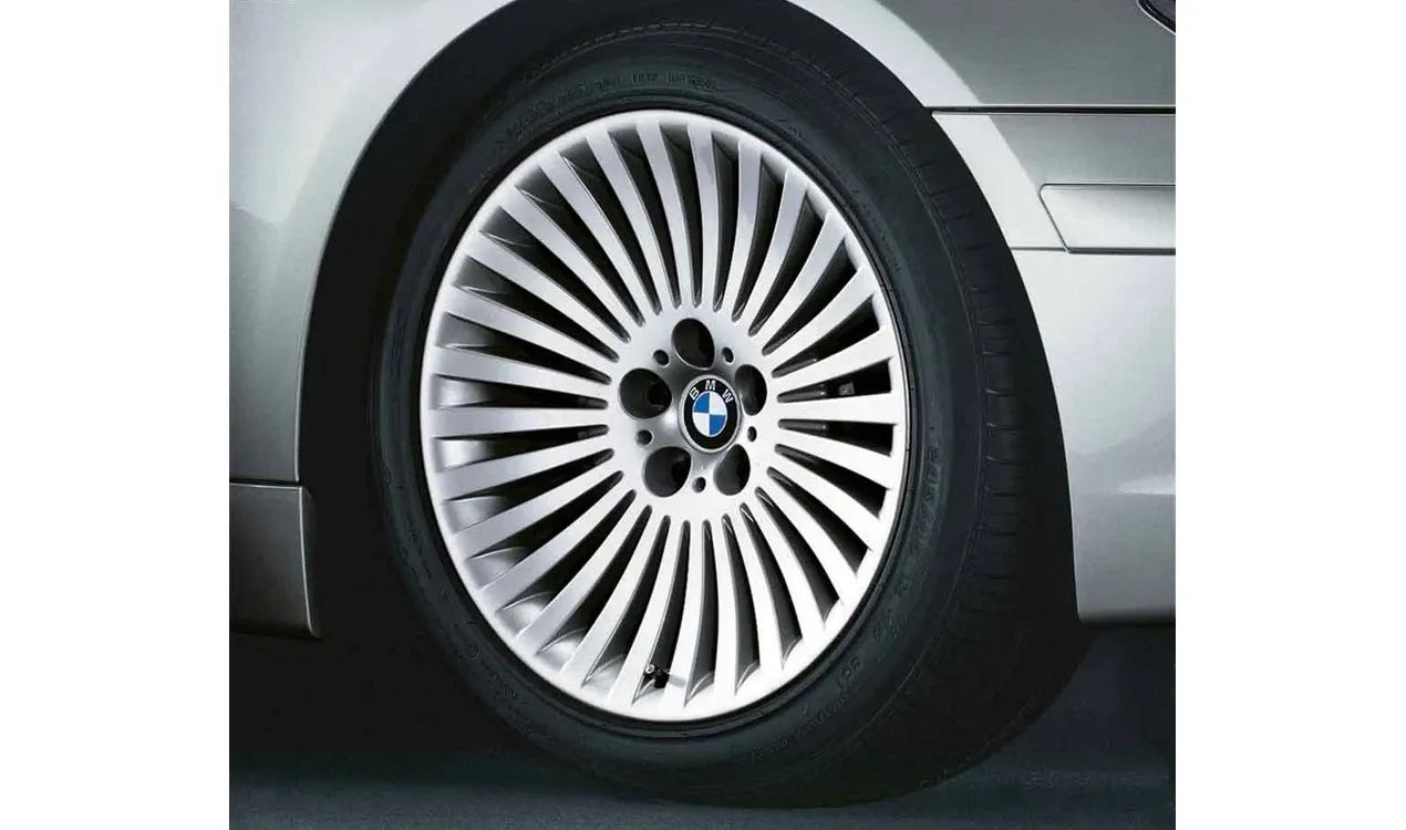 Tire en alliage léger pour la série BMW 7 E65, E66 (OEM 36116767395). BMW d'origine