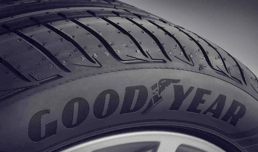 Neumático de invierno Goodyear UltraGrip Performance 3 EDR XL * OEM 85455B3A123 para turismos {Modelos compatibles: Audi A3, BMW Serie 3, Mercedes Clase C, Volkswagen Golf, Ford Focus, Skoda Octavia, Seat Leon}. Original Goodyear.